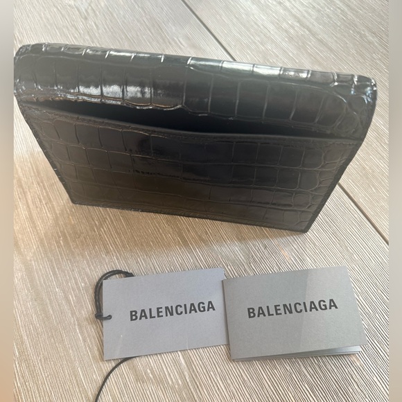 Balenciaga- Shiny Calfskin Crocodile Embossed Sharp Crossbody Clutch Black - Picture 9 of 12